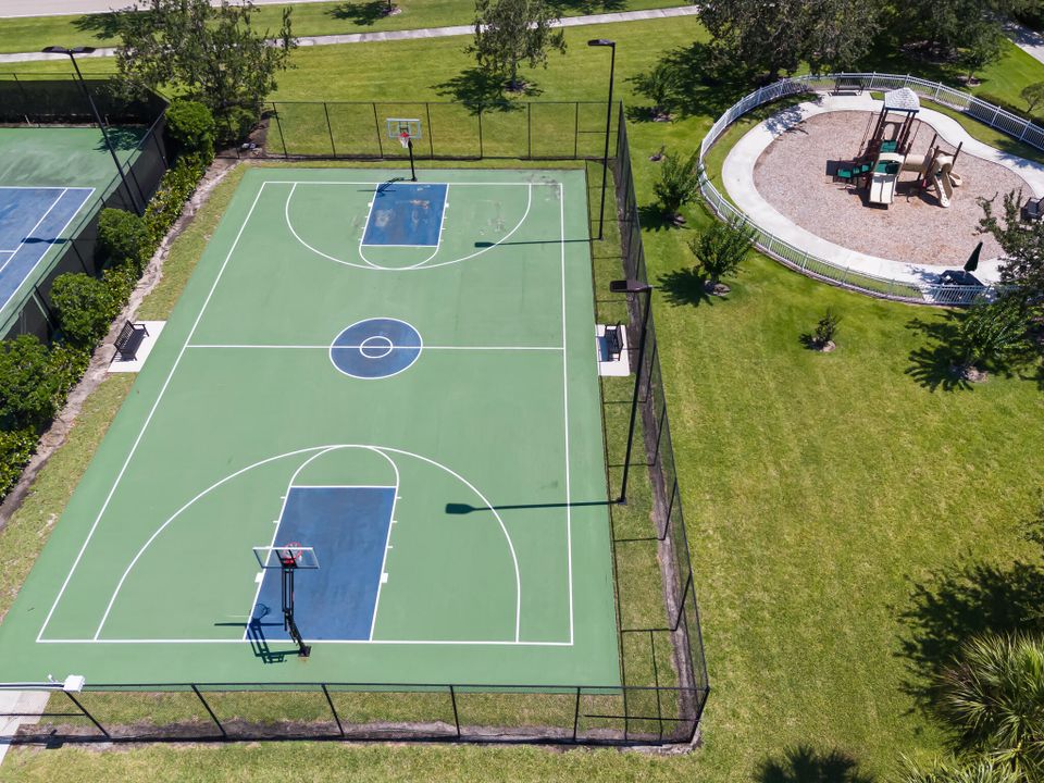 For Sale: $629,000 (4 beds, 3 baths, 2487 Square Feet)