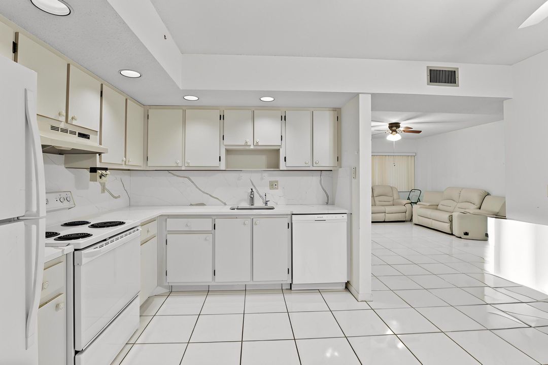 На продажу: $219,000 (2 спален, 2 ванн, 1050 Квадратных фут)