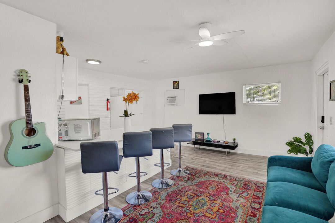 待售: $399,700 (0 贝兹, 0 浴室, 944 平方英尺)