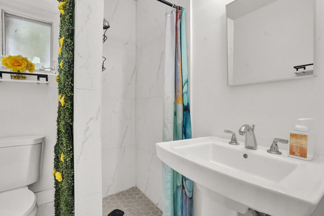 待售: $399,700 (0 贝兹, 0 浴室, 944 平方英尺)