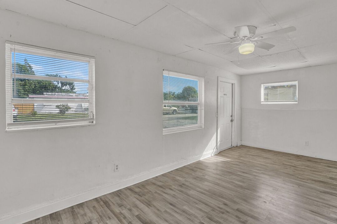 待售: $399,700 (0 贝兹, 0 浴室, 944 平方英尺)