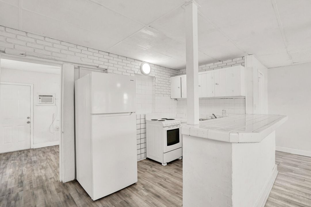 待售: $399,700 (0 贝兹, 0 浴室, 944 平方英尺)