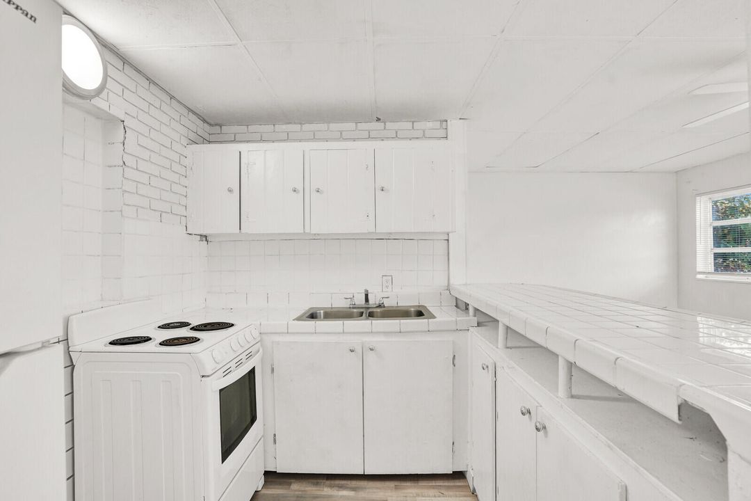 待售: $399,700 (0 贝兹, 0 浴室, 944 平方英尺)