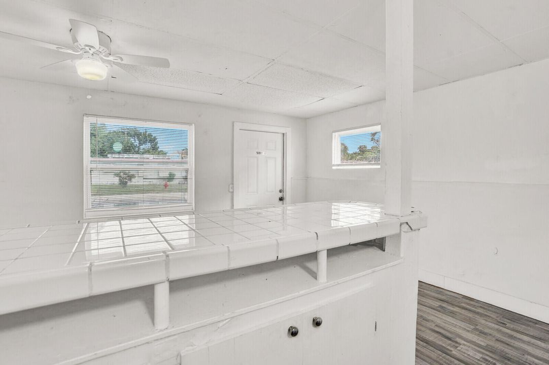 待售: $399,700 (0 贝兹, 0 浴室, 944 平方英尺)