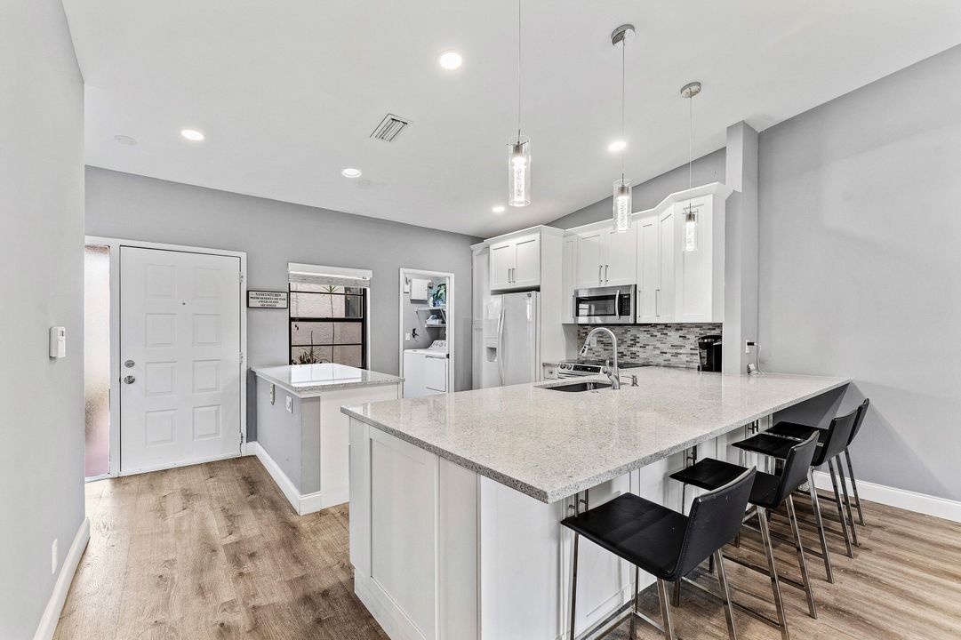 For Sale: $369,000 (2 beds, 2 baths, 1437 Square Feet)