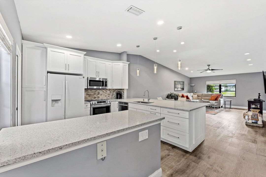 For Sale: $369,000 (2 beds, 2 baths, 1437 Square Feet)