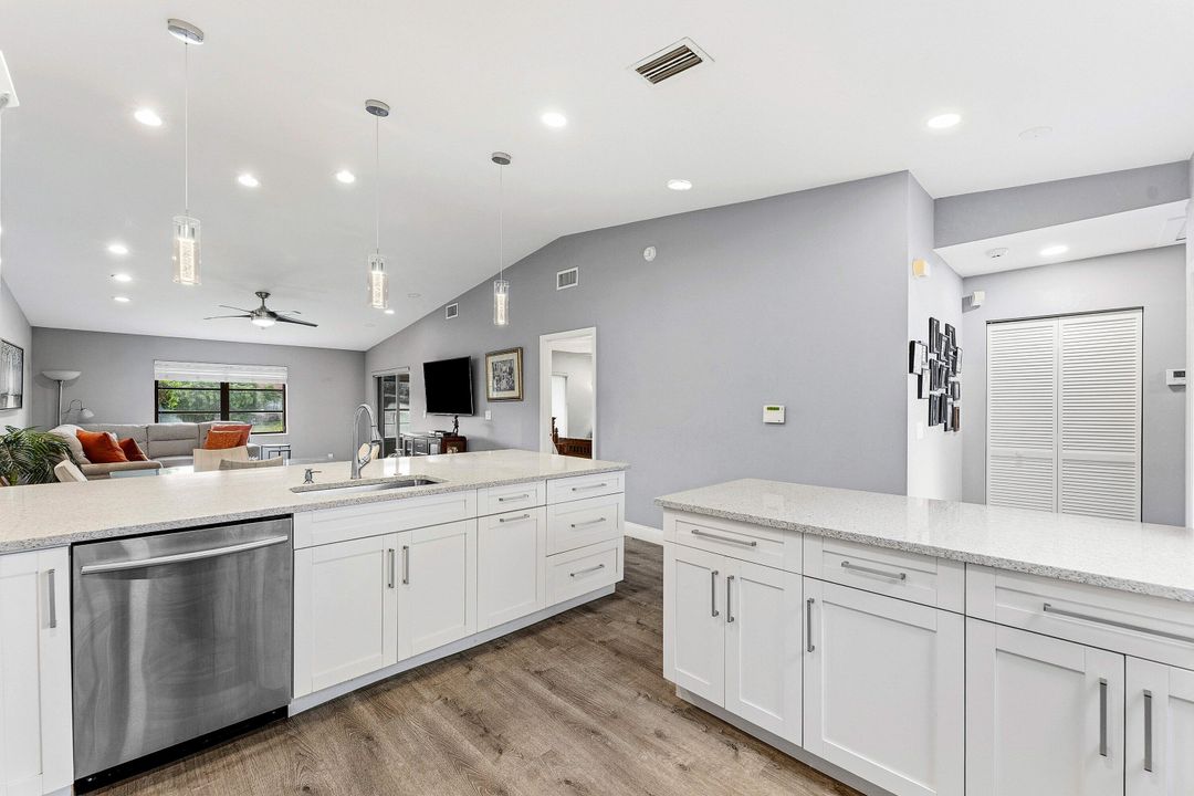 For Sale: $369,000 (2 beds, 2 baths, 1437 Square Feet)