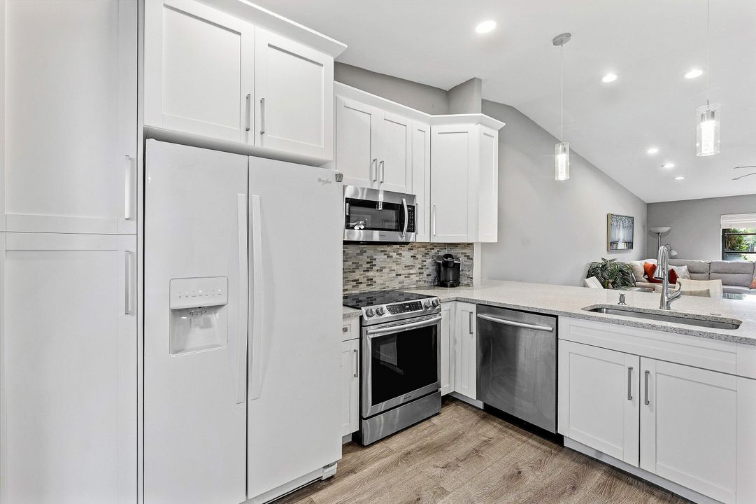 For Sale: $369,000 (2 beds, 2 baths, 1437 Square Feet)