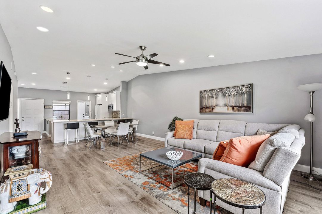 For Sale: $369,000 (2 beds, 2 baths, 1437 Square Feet)