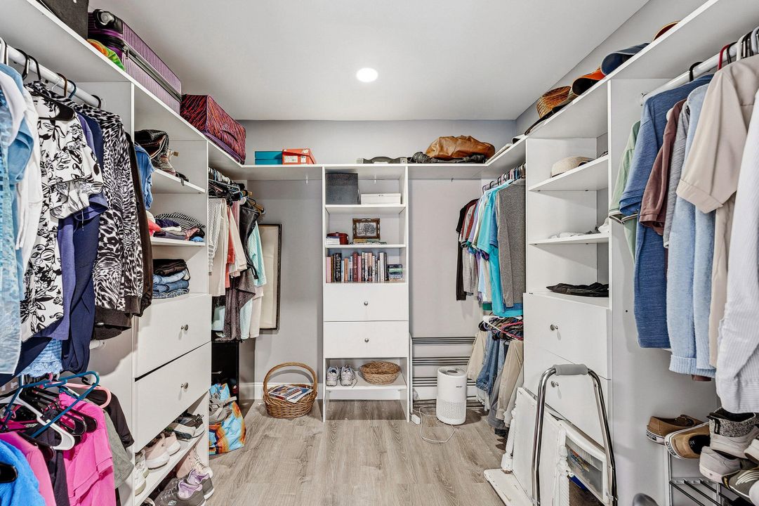 For Sale: $369,000 (2 beds, 2 baths, 1437 Square Feet)