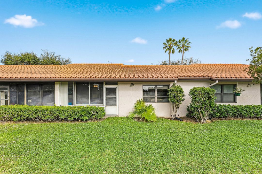 For Sale: $369,000 (2 beds, 2 baths, 1437 Square Feet)