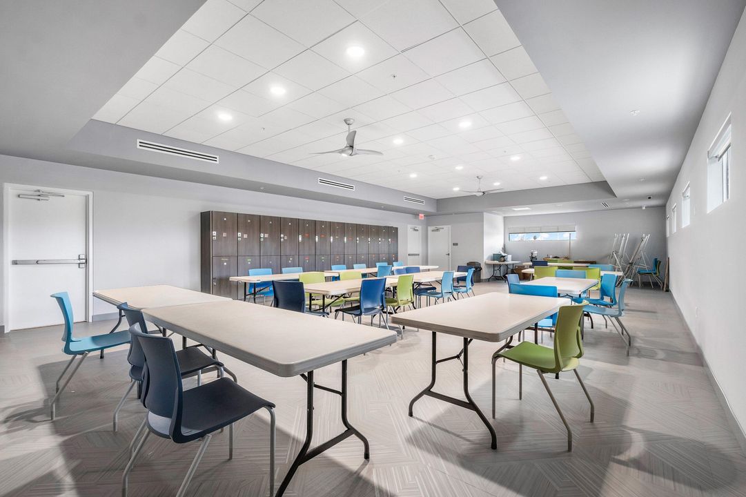 For Sale: $369,000 (2 beds, 2 baths, 1437 Square Feet)