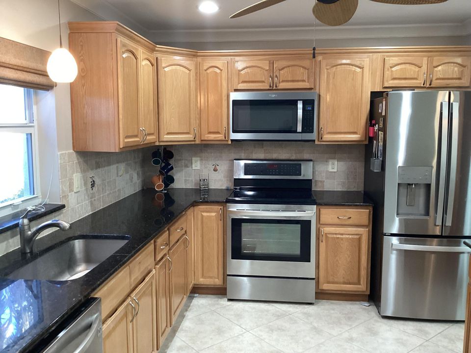 На продажу: $439,900 (2 спален, 2 ванн, 1527 Квадратных фут)