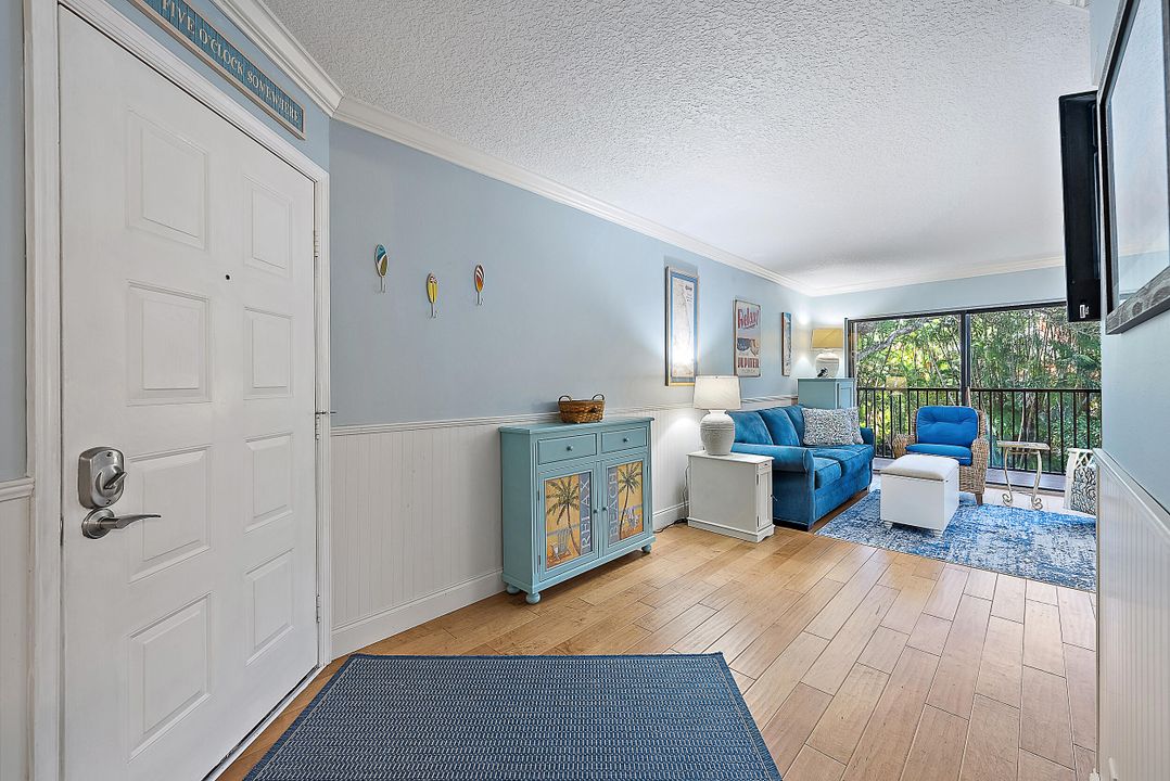 待售: $315,000 (1 贝兹, 1 浴室, 860 平方英尺)