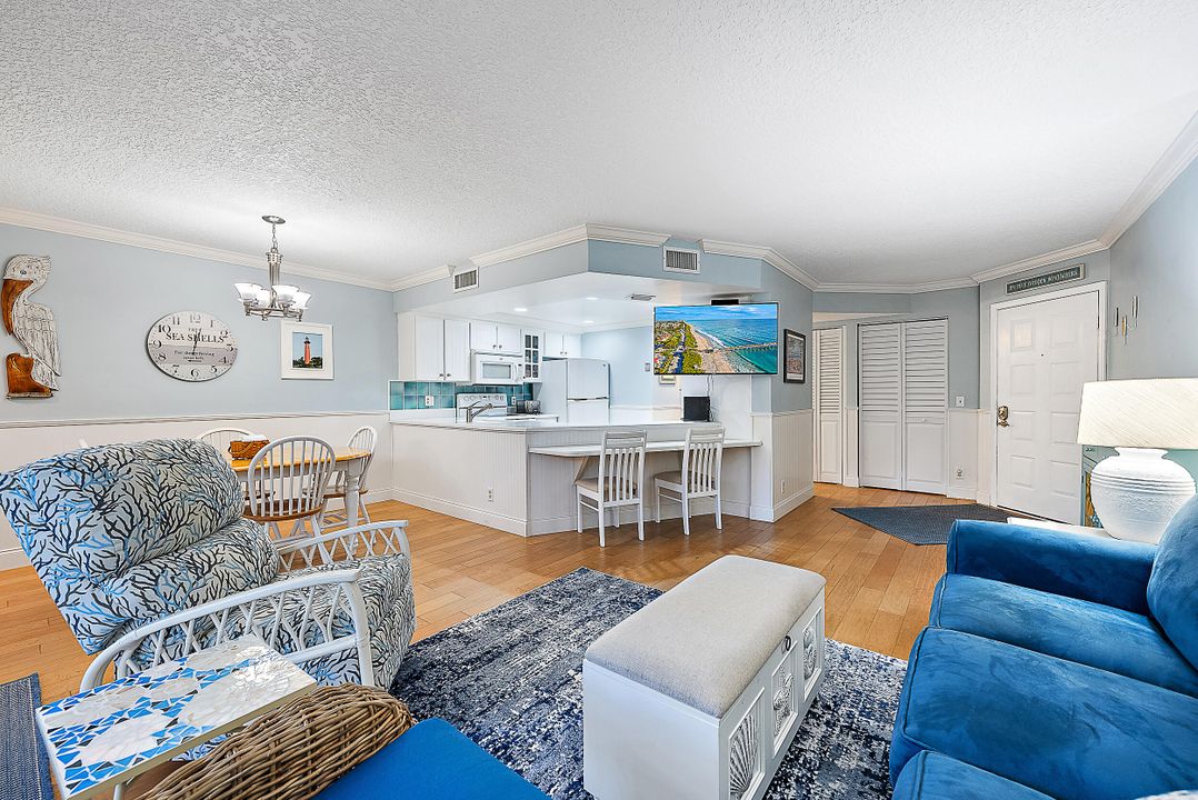 待售: $315,000 (1 贝兹, 1 浴室, 860 平方英尺)