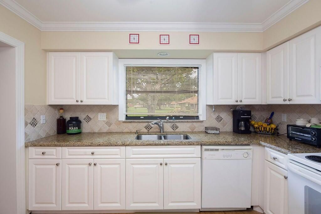 For Rent: $2,200 (2 beds, 2 baths, 1404 Square Feet)