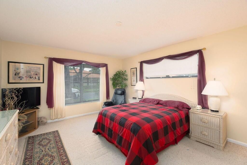 For Rent: $2,200 (2 beds, 2 baths, 1404 Square Feet)