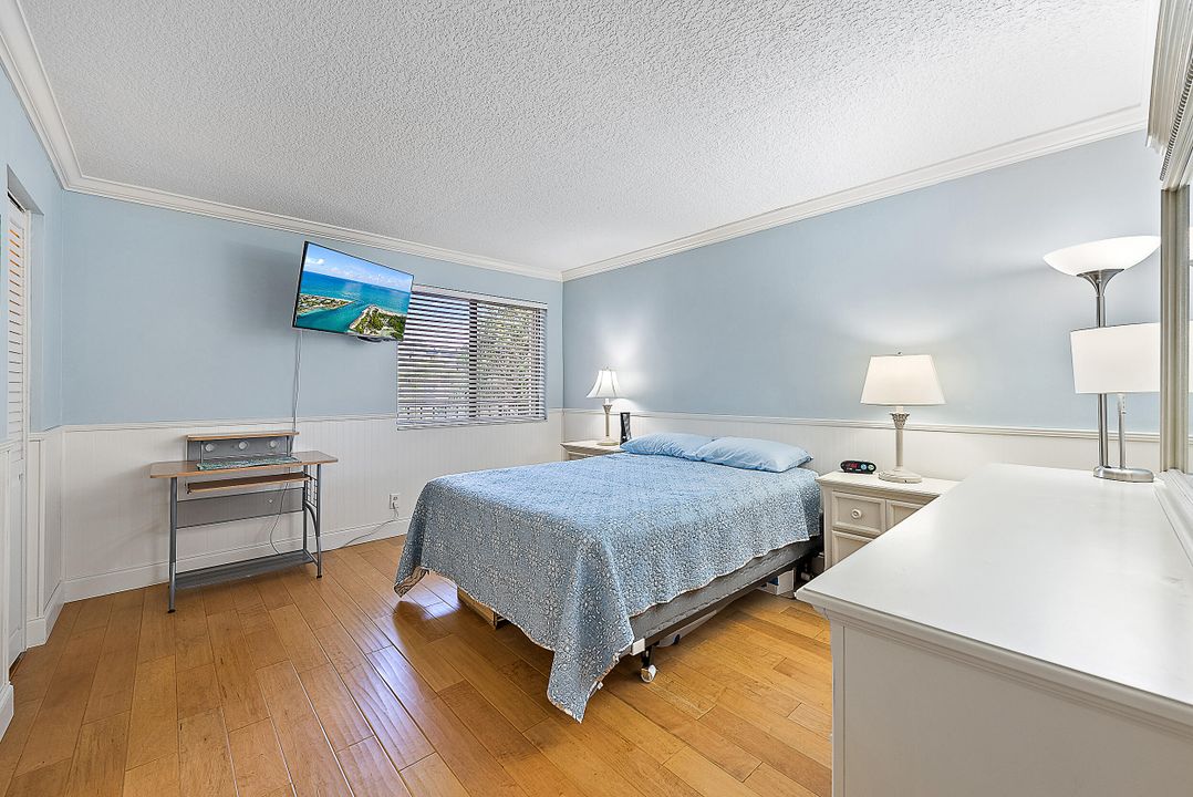 待售: $315,000 (1 贝兹, 1 浴室, 860 平方英尺)