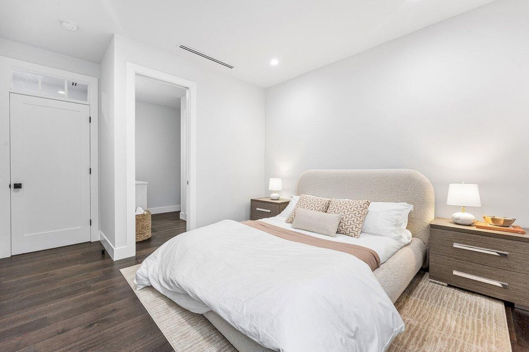 For Sale: $5,700,000 (4 beds, 2 baths, 4954 Square Feet)