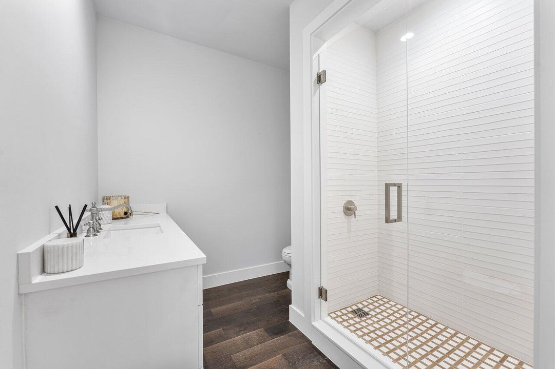 For Sale: $5,700,000 (4 beds, 2 baths, 4954 Square Feet)