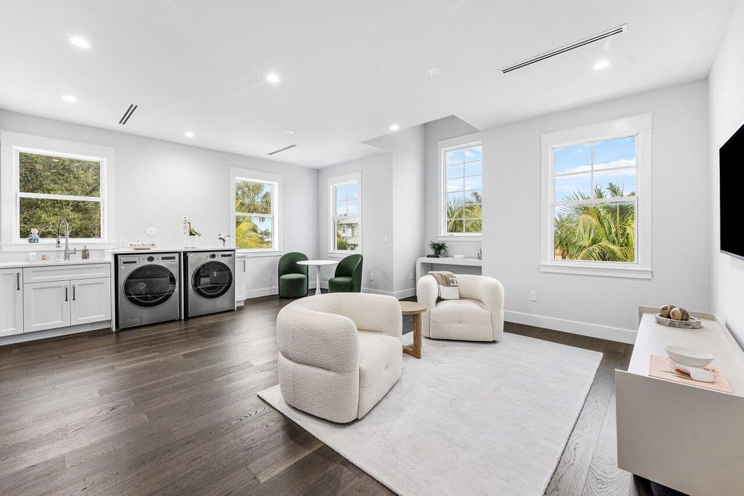 For Sale: $5,700,000 (4 beds, 2 baths, 4954 Square Feet)