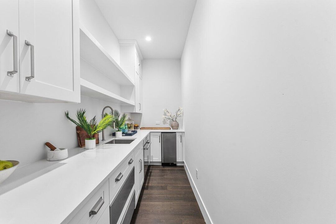 For Sale: $5,700,000 (4 beds, 2 baths, 4954 Square Feet)