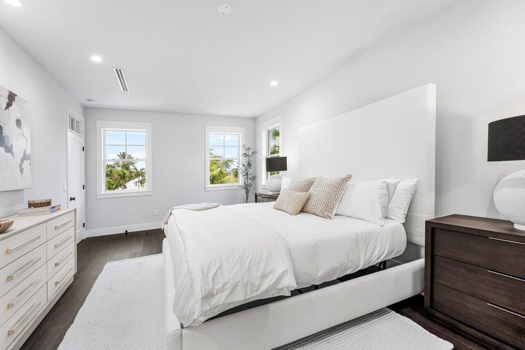 For Sale: $5,700,000 (4 beds, 2 baths, 4954 Square Feet)