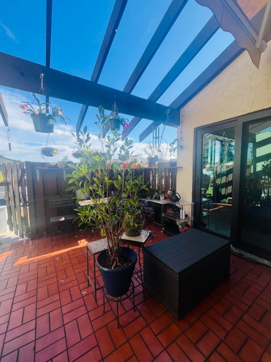 В аренду: $2,000 (2 спален, 2 ванн, 1160 Квадратных фут)