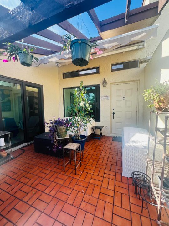 В аренду: $2,000 (2 спален, 2 ванн, 1160 Квадратных фут)