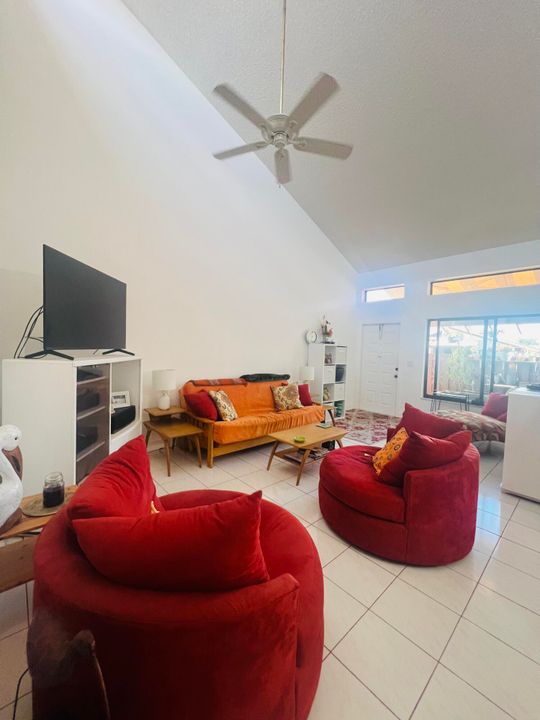 В аренду: $2,000 (2 спален, 2 ванн, 1160 Квадратных фут)