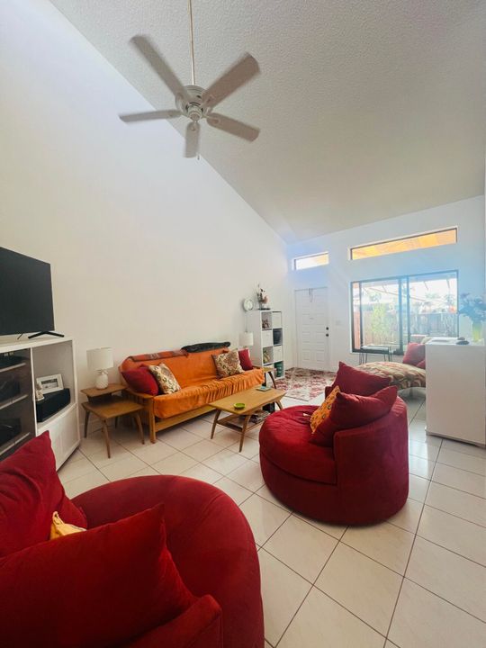 В аренду: $2,000 (2 спален, 2 ванн, 1160 Квадратных фут)