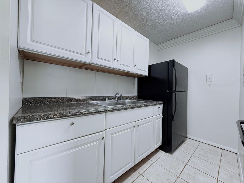 出租: $1,700 (2 贝兹, 1 浴室, 708 平方英尺)