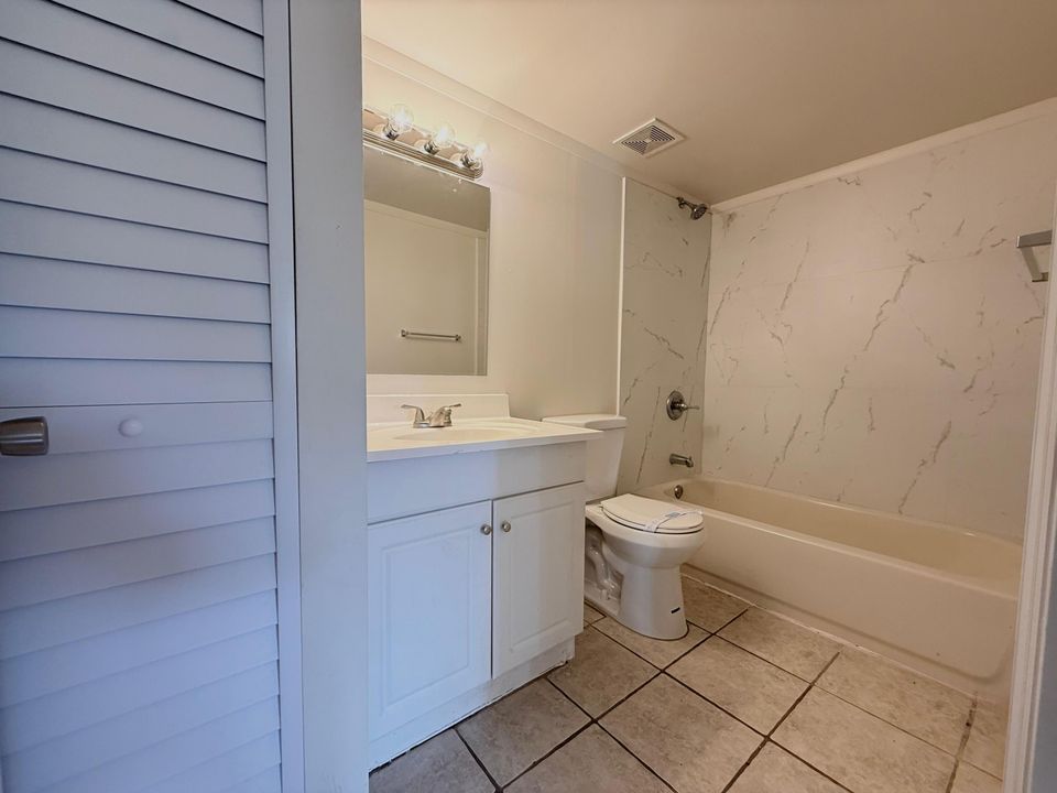 出租: $1,700 (2 贝兹, 1 浴室, 708 平方英尺)