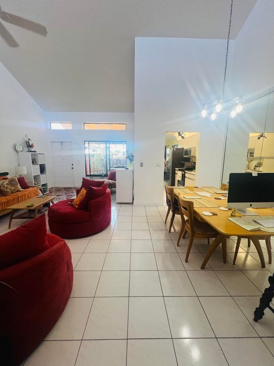 В аренду: $2,000 (2 спален, 2 ванн, 1160 Квадратных фут)