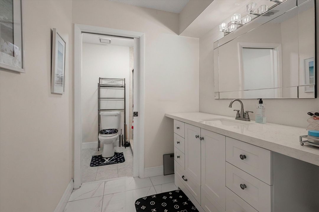 На продажу: $318,000 (2 спален, 2 ванн, 899 Квадратных фут)