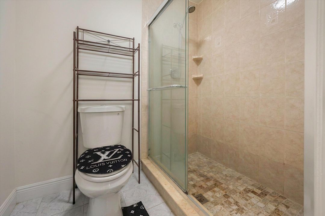 На продажу: $318,000 (2 спален, 2 ванн, 899 Квадратных фут)