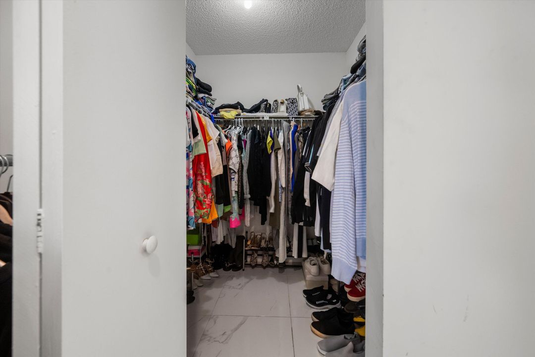 На продажу: $318,000 (2 спален, 2 ванн, 899 Квадратных фут)