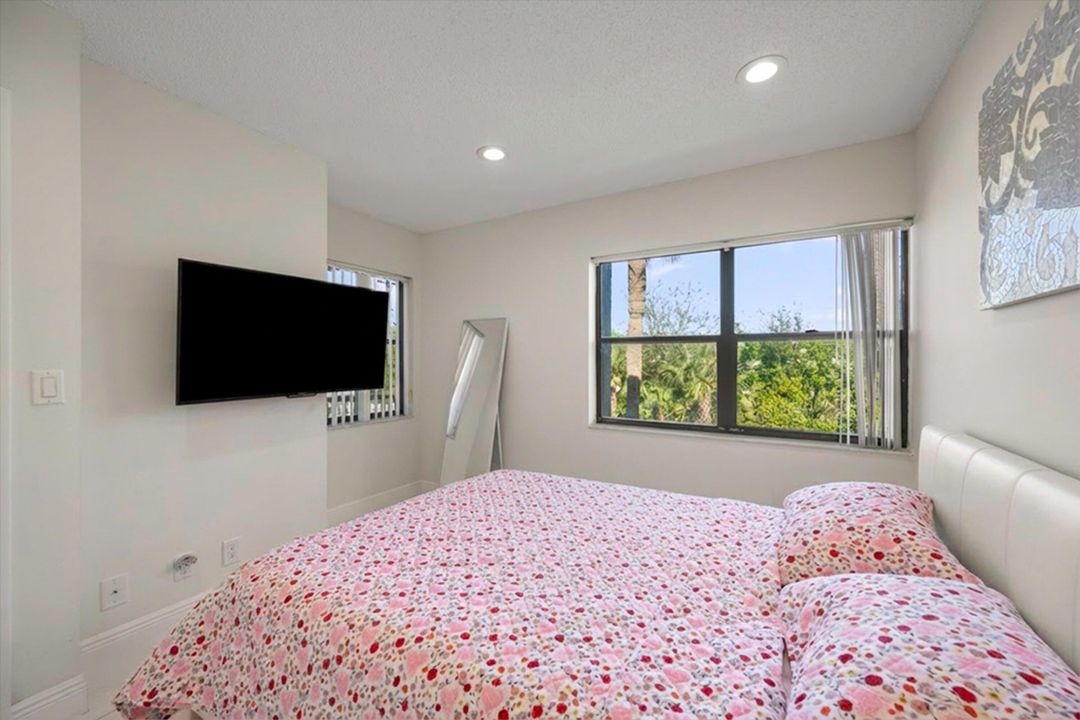 На продажу: $318,000 (2 спален, 2 ванн, 899 Квадратных фут)