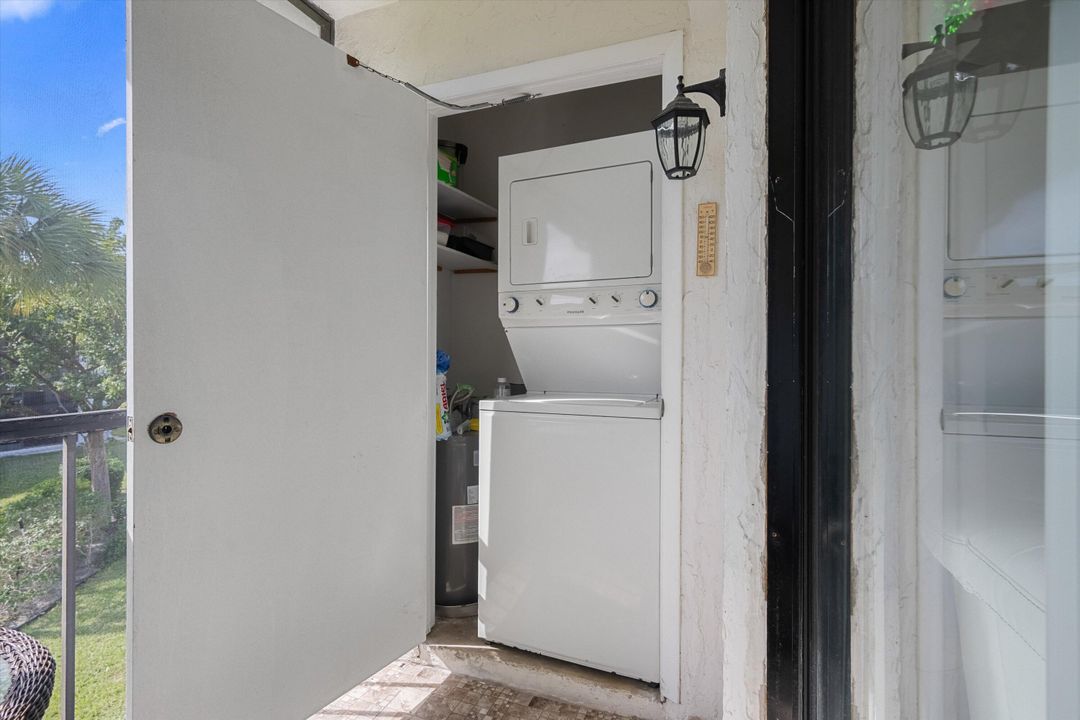 На продажу: $318,000 (2 спален, 2 ванн, 899 Квадратных фут)