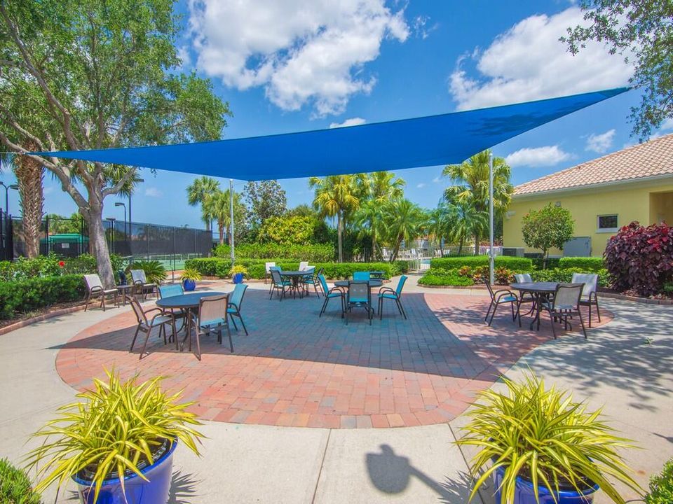 For Sale: $579,000 (3 beds, 2 baths, 2018 Square Feet)