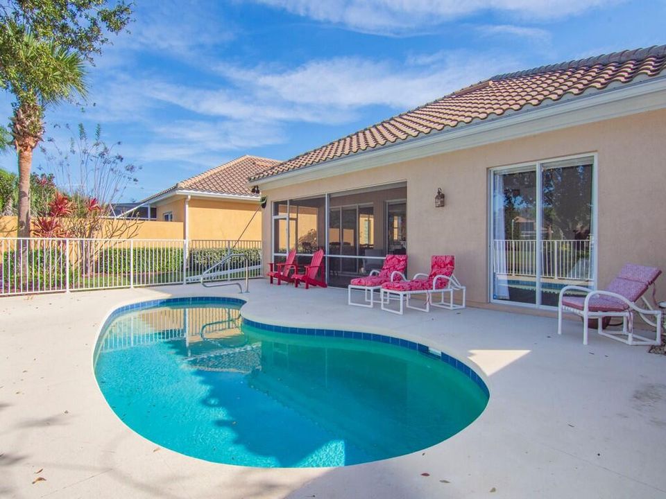 For Sale: $579,000 (3 beds, 2 baths, 2018 Square Feet)