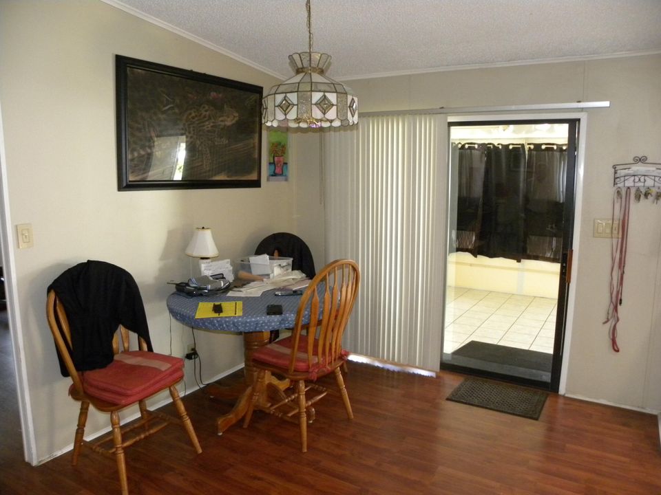 待售: $74,900 (2 贝兹, 2 浴室, 1248 平方英尺)