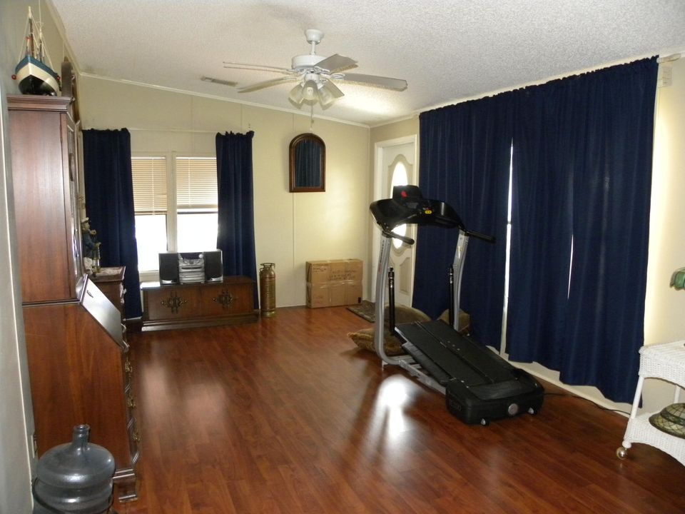 待售: $74,900 (2 贝兹, 2 浴室, 1248 平方英尺)