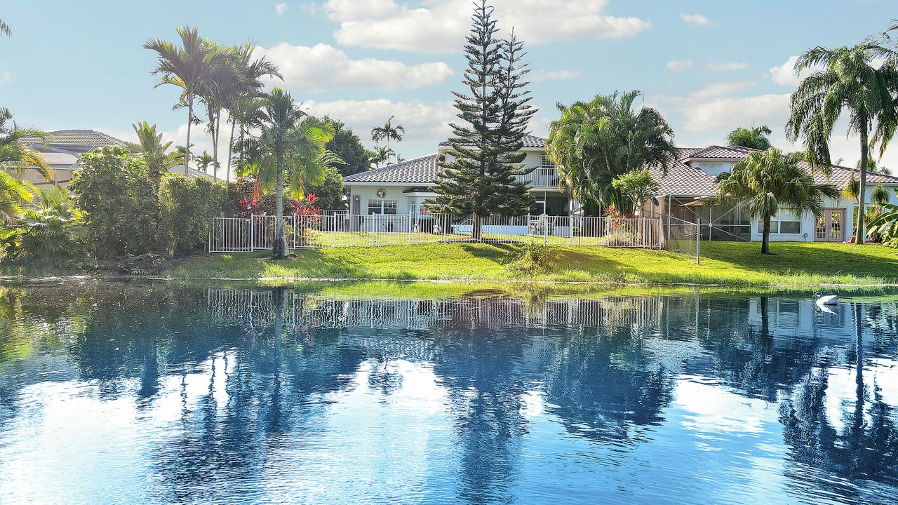 En Venta: $769,000 (4 camas, 3 baños, 2605 Pies cuadrados)