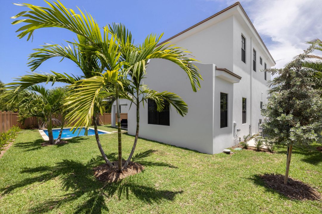 For Sale: $2,995,000 (4 beds, 3 baths, 3496 Square Feet)