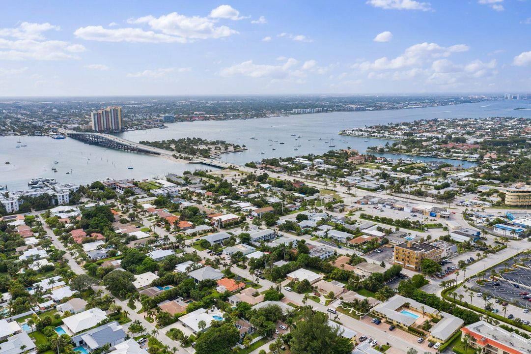 For Sale: $2,995,000 (4 beds, 3 baths, 3496 Square Feet)