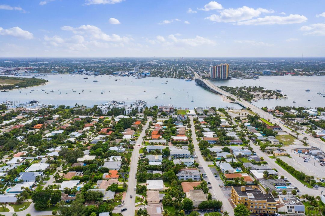 For Sale: $2,995,000 (4 beds, 3 baths, 3496 Square Feet)