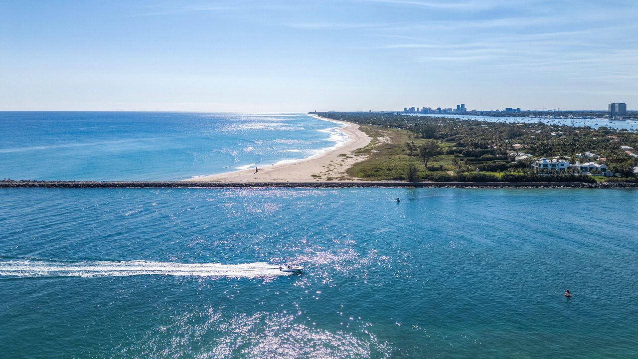 For Sale: $2,995,000 (4 beds, 3 baths, 3496 Square Feet)