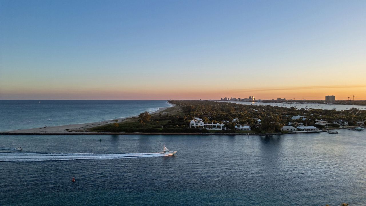 For Sale: $2,995,000 (4 beds, 3 baths, 3496 Square Feet)