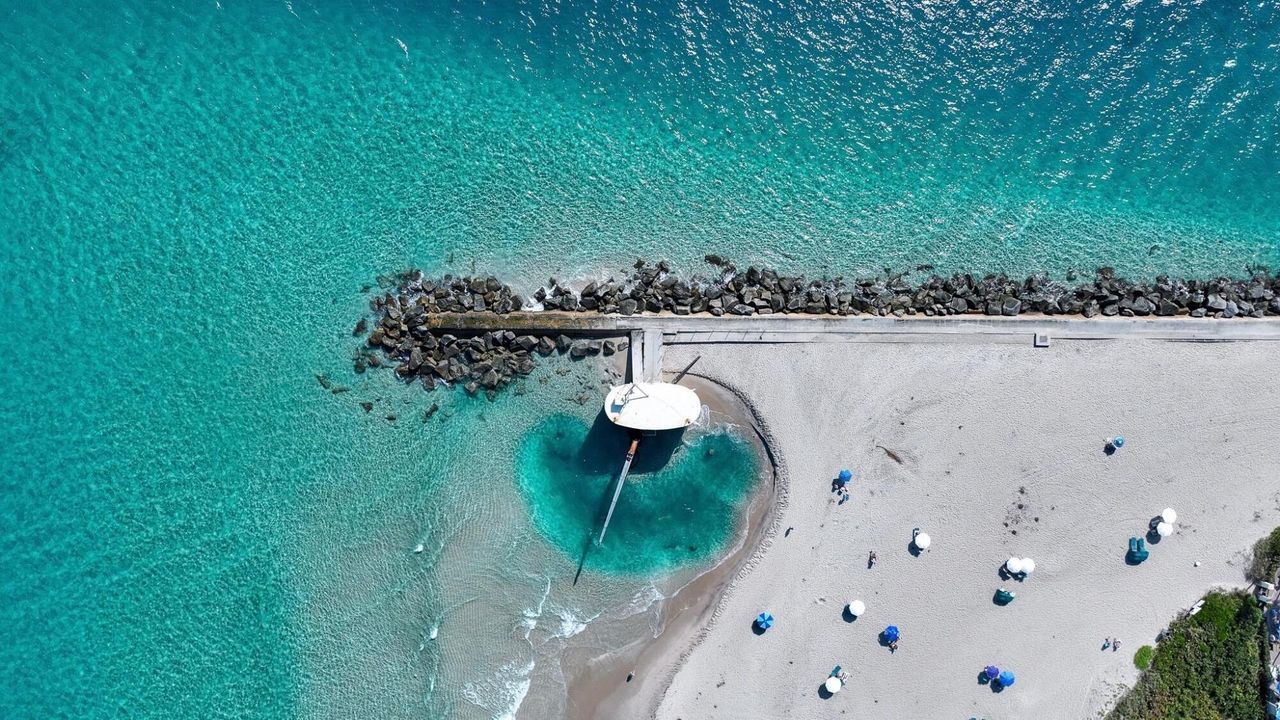 For Sale: $2,995,000 (4 beds, 3 baths, 3496 Square Feet)